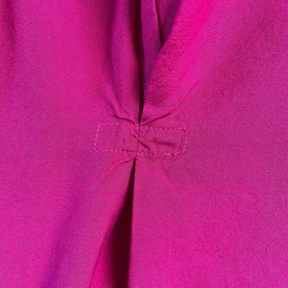 3/$30! ❤️Vintage 80s! Fuchsia, rayon blouse.  Great condition. M